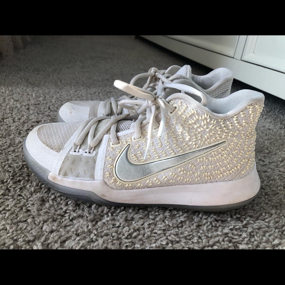 Nike KYRIE boys Size: 5Y